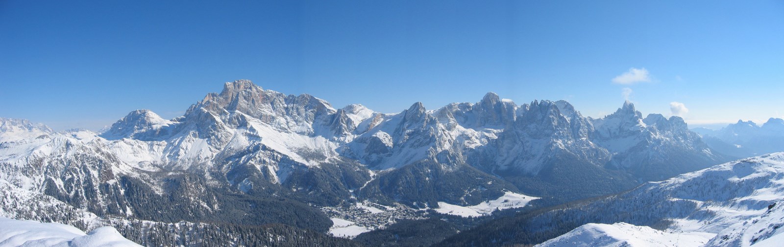 Panorama delle Pale di San Martino di Castrozza, Dolomiti, Italy. - Fonte Wikipedia